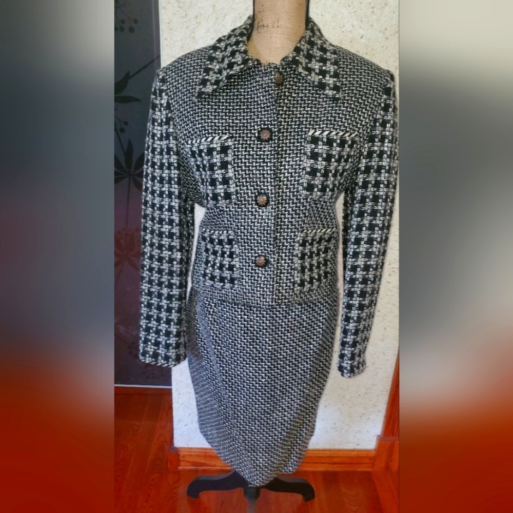 Black and white 2 pieces suite